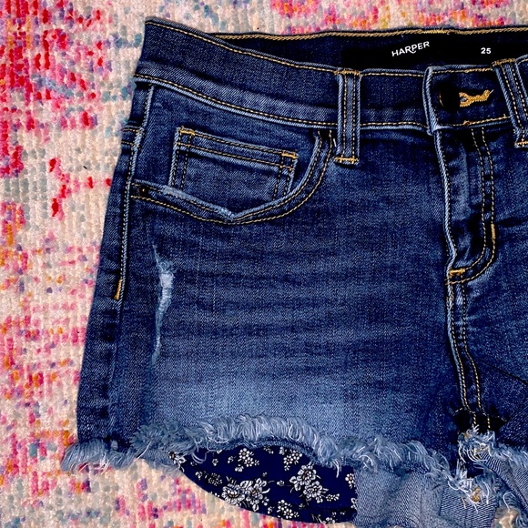 Harper- Medium wash Destructed Shorts W/ Floral Pocket Detailing- Size 25- EUC - Picture 6 of 8